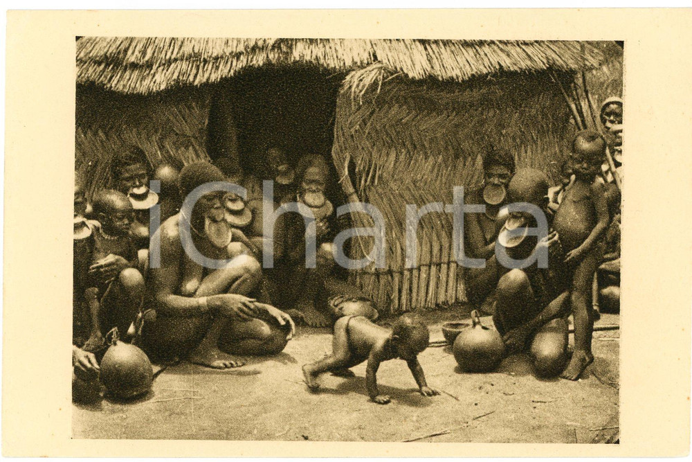 1930 ca OUBANGUI CHARI - A.E.F. - Case de femmes à plateaux - Carte postale FP  Cartolina d'epoca, non viaggiata. FAIR/discreto Lievi smussature agli angoli Formato: FP originale e autentica 1
