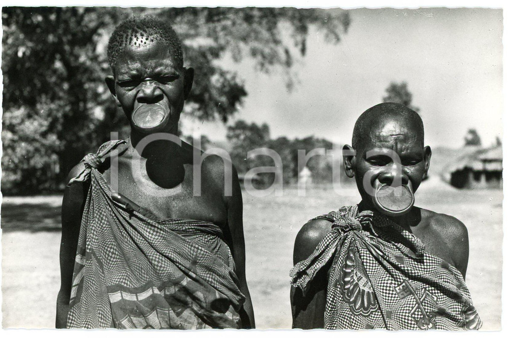 1958 CONGO BELGE - PROVINCE ORIENTALE Femmes à plateaux - Carte postale FP NV  Cartolina d'epoca, non viaggiata.Edita in occasione della Exposition Universelle et Internationale de Bruxelles.  FAIR/discreto Lievi Smussature agli angoli Formato: FP originale e autentica 1
