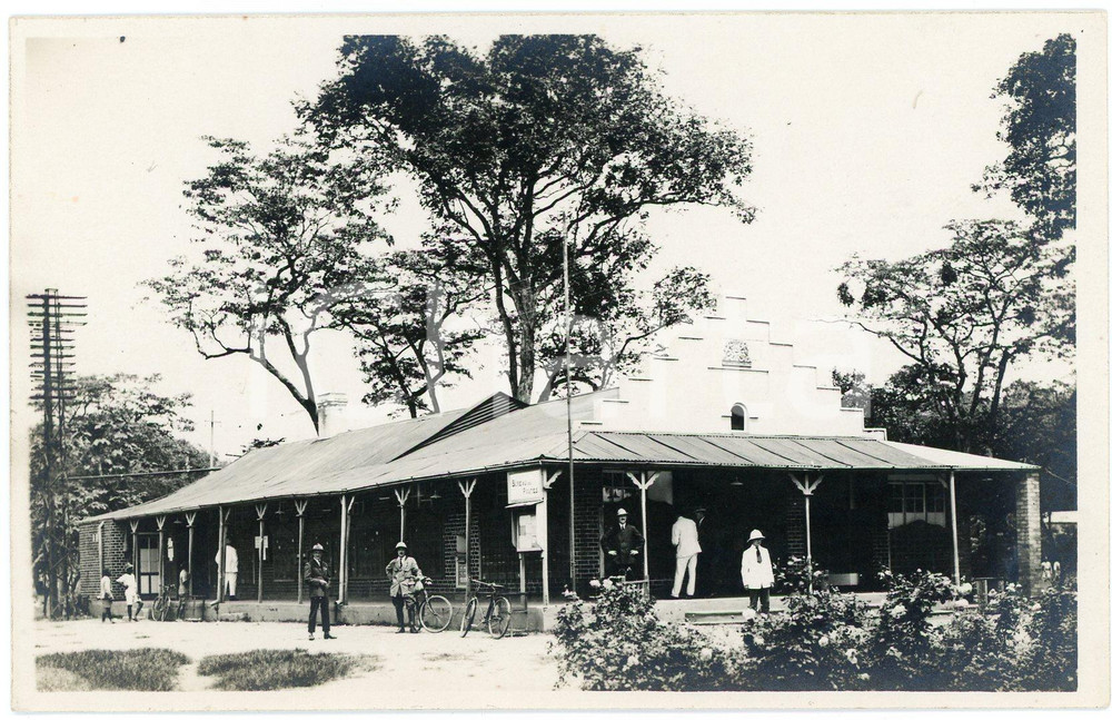 1930 ca ELISABETHVILLE (CONGO BELGE) - Bureau de Poste *Photo Léopold GABRIEL Fotografia originale d'epoca, in formato cartolina postale.FOTOGRAFO: L&eacute;opold Gabriel GOOD/buono  Formato: 14x9 cm originale e autentica 1