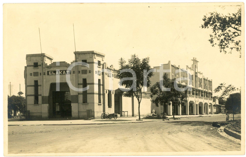 1931 ELISABETHVILLE (CONGO BELGE) Siège Compagnie ELAKAT *Photo Léopold GABRIEL Fotografia originale d'epoca, in formato cartolina postale.FOTOGRAFO: L&eacute;opold Gabriel GOOD/buono  Formato: 14x9 cm originale e autentica 1