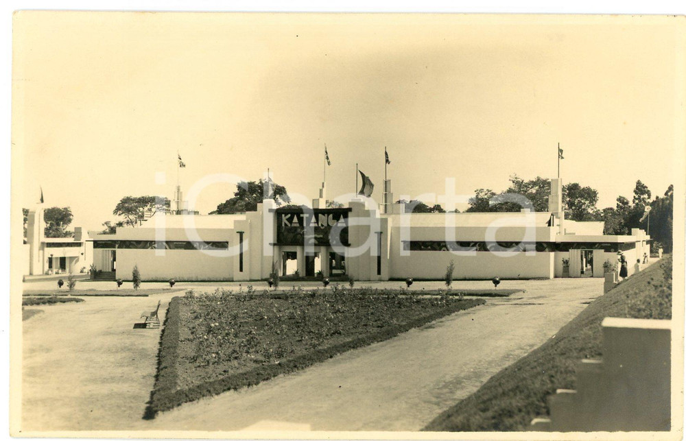 1931 CONGO Elisabethville World Fair - Pavilion KATANGA - Photo Léopold GABRIEL Fotografia originale d'epoca, in formato cartolina postale, con didascalia manoscritta al verso.FOTOGRAFO: L&eacute;opold Gabriel - Elisabethville  GOOD/buono  Formato: 14x9 cm originale e autentica 1