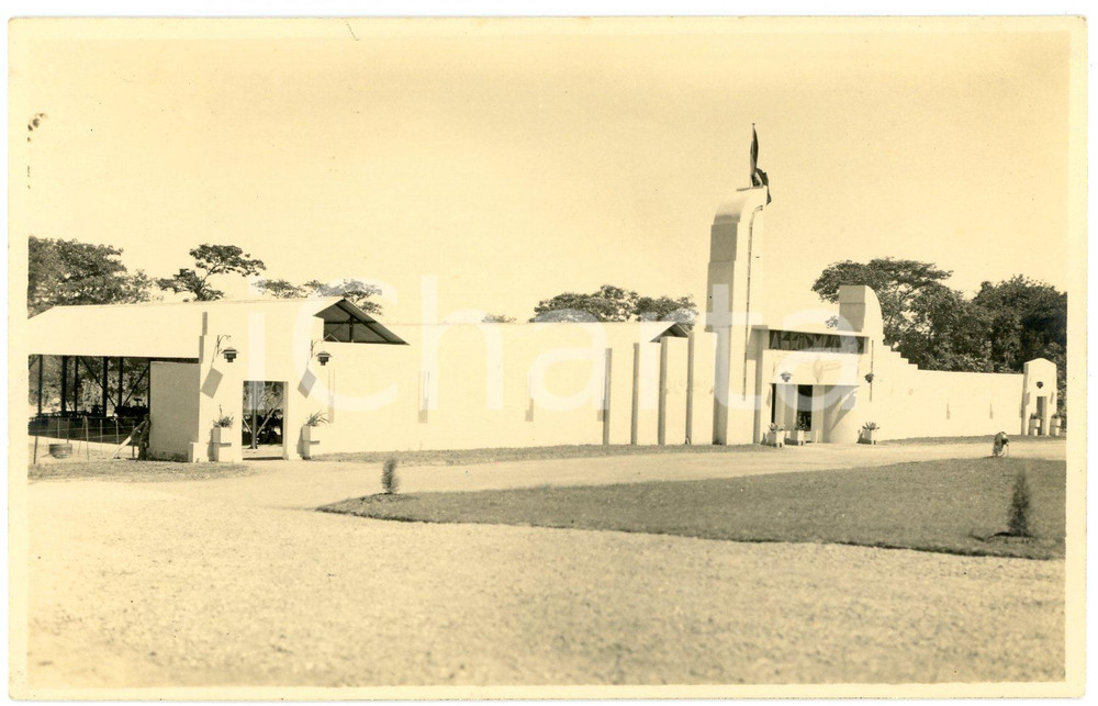 1931 CONGO Elisabethville World Fair - Pavillon Agriculture *Photo L. GABRIEL Fotografia originale d'epoca, in formato cartolina postale, con didascalia manoscritta al verso.FOTOGRAFO: L&eacute;opold Gabriel - Elisabethville  GOOD/buono piccola piegatura al lato superiore Formato: 14x9 cm originale e autentica 1