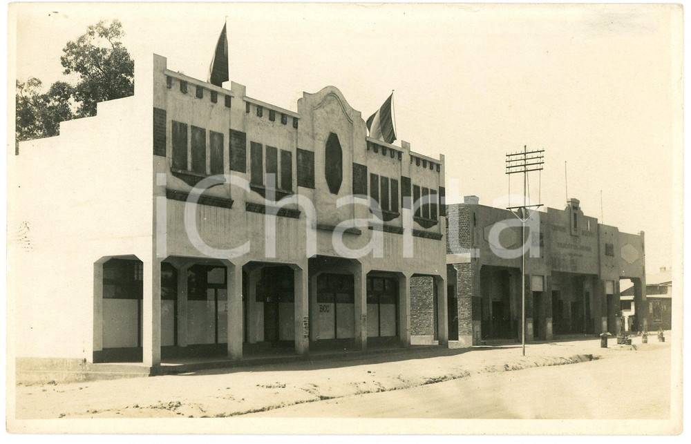 1930 ca ELISABETHVILLE (CONGO BELGE) Edifice Banque BCC - Photo Léopold GABRIEL Fotografia originale d'epoca, in formato cartolina postale.FOTOGRAFO: L&eacute;opold Gabriel, Elisabethville GOOD/buono  Formato: 14x9 cm originale e autentica 1