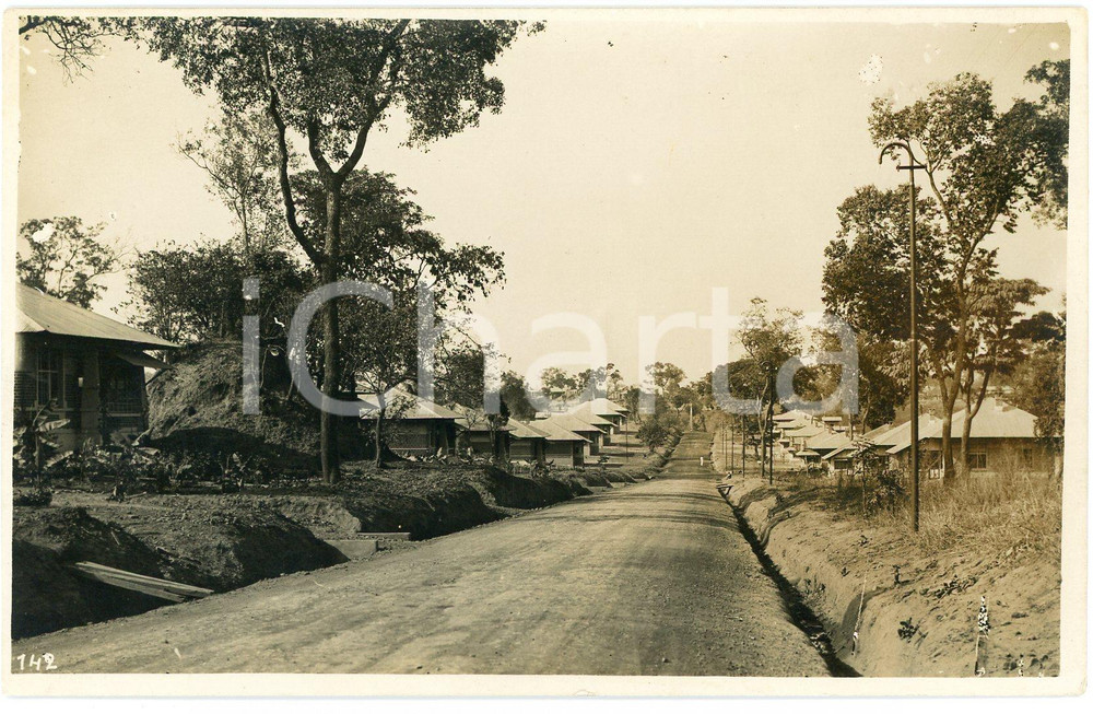 1930 ca CONGO BELGE - KATANGA Mines PANDA Camp indigène *Photo L. GABRIEL n°142 Fotografia originale d'epoca, in formato cartolina postale.FOTOGRAFO: L&eacute;opold Gabriel    FAIR/discreto alone al lato destro FORMATO: 14x9 cm originale e autentica 1