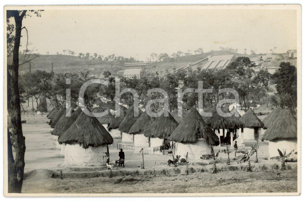 1930 ca CONGO BELGE - PANDA - Ancien camp indigène - Photo Léopold GABRIEL 90 Fotografia originale d'epoca, in formato cartolina postale, con didascalia manoscritta al verso.FOTOGRAFO: L&eacute;opold Gabriel   GOOD/buono minimi difetti di stampa Formato: 14x9 cm originale e autentica 1