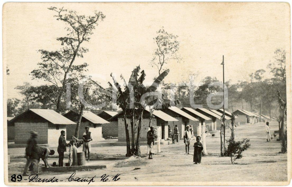 1930 ca CONGO BELGE KATANGA Mines PANDA Camp indigène - Photo L. GABRIEL 89 (1) Fotografia originale d'epoca, in formato cartolina postale.FOTOGRAFO: L&eacute;opold Gabriel   GOOD/buono minime smussature angolari Formato: 14x9 cm originale e autentica 1