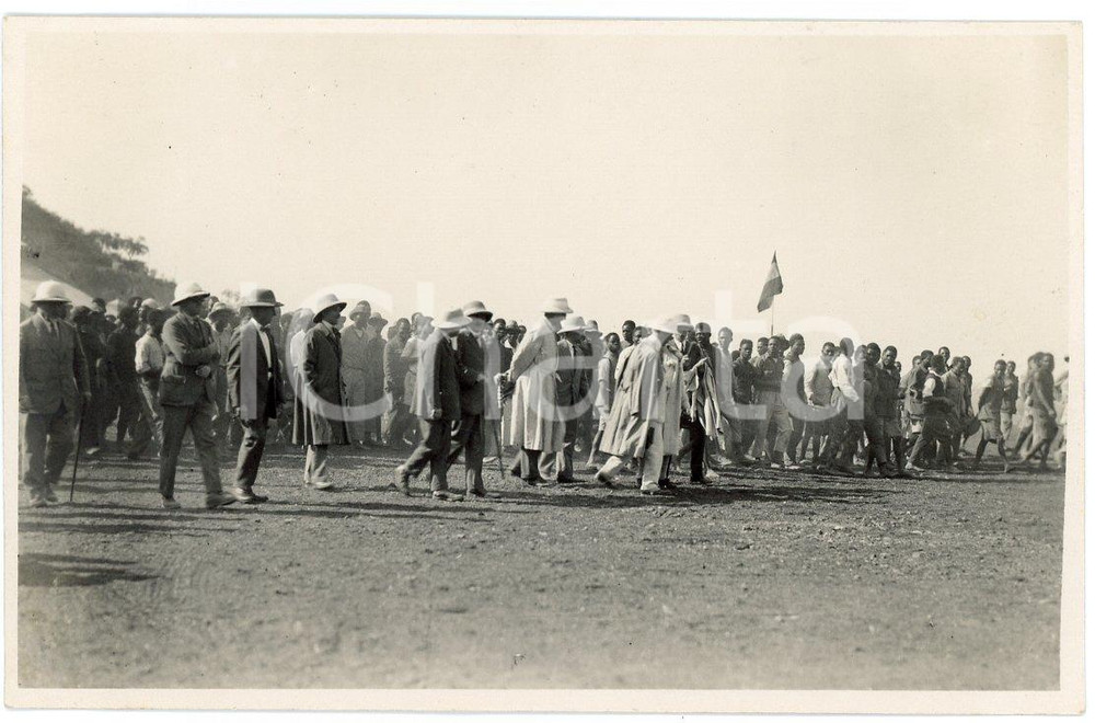 1928 CONGO BELGE PANDA Mines KATANGA Visite Roi Albert Ier (2) Photo GABRIEL 515 Fotografia originale d'epoca, scattata durante la visita dei sovrani Alberto I ed Elisabetta del Belgio in Congo.FOTOGRAFO: L&eacute;opold Gabriel - Panda - Katanga FAIR/discreto lieve piegatura angolare Formato: 14x9 cm originale e autentica 1