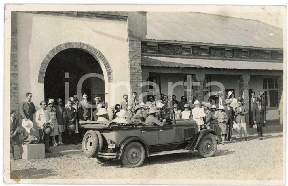 1928 CONGO BELGE PANDA Mines KATANGA Roi Albert Ier en voiture ^Photo L. GABRIEL Fotografia originale d'epoca, scattata durante la visita dei sovrani Alberto I ed Elisabetta del Belgio in Congo.FOTOGRAFO: L&eacute;opold Gabriel - Panda - Katanga FAIR/discreto piccole macchie marginali Formato: 14x9 cm originale e autentica 1