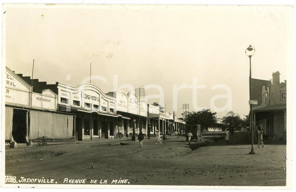 1930 ca CONGO BELGE - JADOTVILLE Avenue de la Mine *Photo L. GABRIEL 738 Fotografia originale d'epoca, in formato cartolina postale.FOTOGRAFO: L&eacute;opold Gabriel   FAIR/discreto lievi macchie Formato: 14x9 cm originale e autentica 1