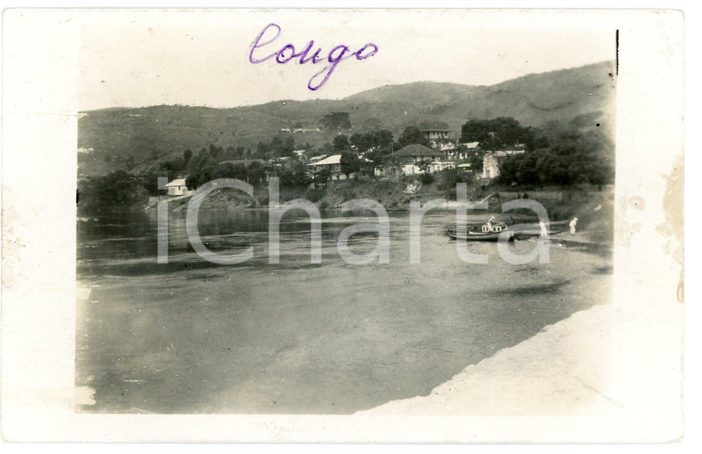 1925 ca CONGO BELGE Village colonial près d'un lac - Photo 14x9 cm Fotografia originale d'epoca, in formato cartolina postale. POOR/danneggiato macchie; residui di colla al verso Formato: 14x9 cm originale e autentica 1