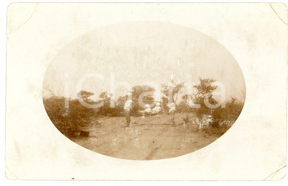 1920 ca CONGO BELGE - Colons en chaise à porteur - Photo 14x9 cm Fotografia d'epoca, in formato cartolina postale. POOR/danneggiato piegature angolari Formato: 14x9 cm originale e autentica 1