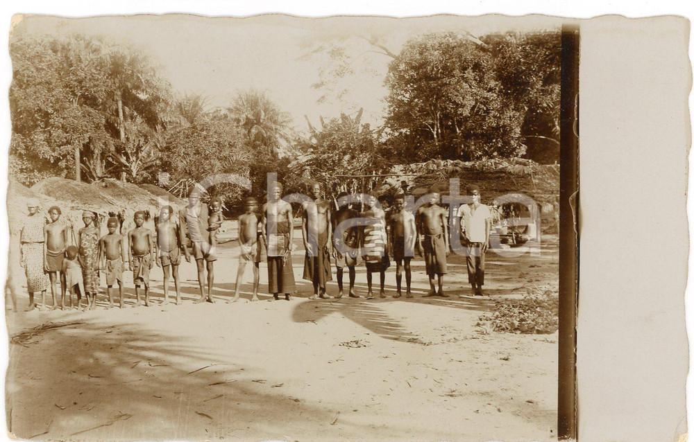 1929 INONGO (CONGO BELGE) Village indigène BOBINGA  - Photo 14x9 cm Fotografia originale d'epoca, in formato cartolina postale.Didascalia manoscritta al verso. GOOD/buono  Formato: 14x9 cm originale e autentica 1