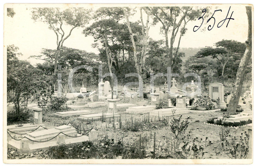 1930 ca CONGO BELGE - KATANGA - Cimetière éuropéen *Photo L. GABRIEL 354 Fotografia originale d'epoca, in formato cartolina postale.FOTOGRAFO: L&eacute;opold Gabriel - Panda - Katanga  GOOD/buono  Formato: 14x9 cm originale e autentica 1