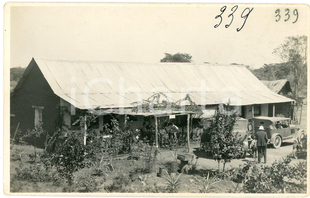 1930 ca CONGO BELGE - KATANGA - Edifice colonial *Photo ANIMEE L. GABRIEL 339 Fotografia originale d'epoca, in formato cartolina postale.FOTOGRAFO: L&eacute;opold Gabriel - Panda - Katanga  GOOD/buono  Formato: 14x9 cm originale e autentica 1