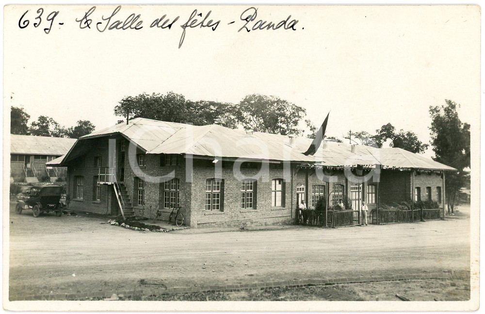 1930 ca CONGO BELGE - KATANGA - PANDA Salle des fêtes *Photo L. GABRIEL 639 Fotografia originale d'epoca, in formato cartolina postale.FOTOGRAFO: L&eacute;opold Gabriel   GOOD/buono  FORMATO: 14x9 cm originale e autentica 1