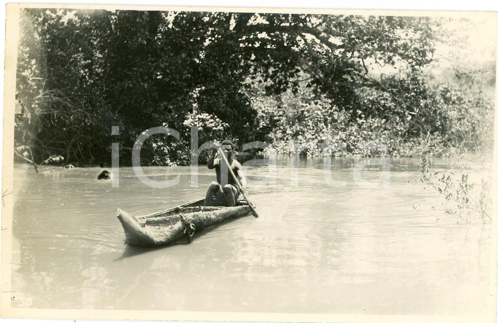 1930 ca CONGO BELGE Rivière PANDA Homme en pirogue *Photo L. GABRIEL 50 (2) Fotografia originale d'epoca, in formato cartolina postale.FOTOGRAFO: L&eacute;opold Gabriel - Panda - Katanga  GOOD/buono  Formato: 14x9 cm originale e autentica 1