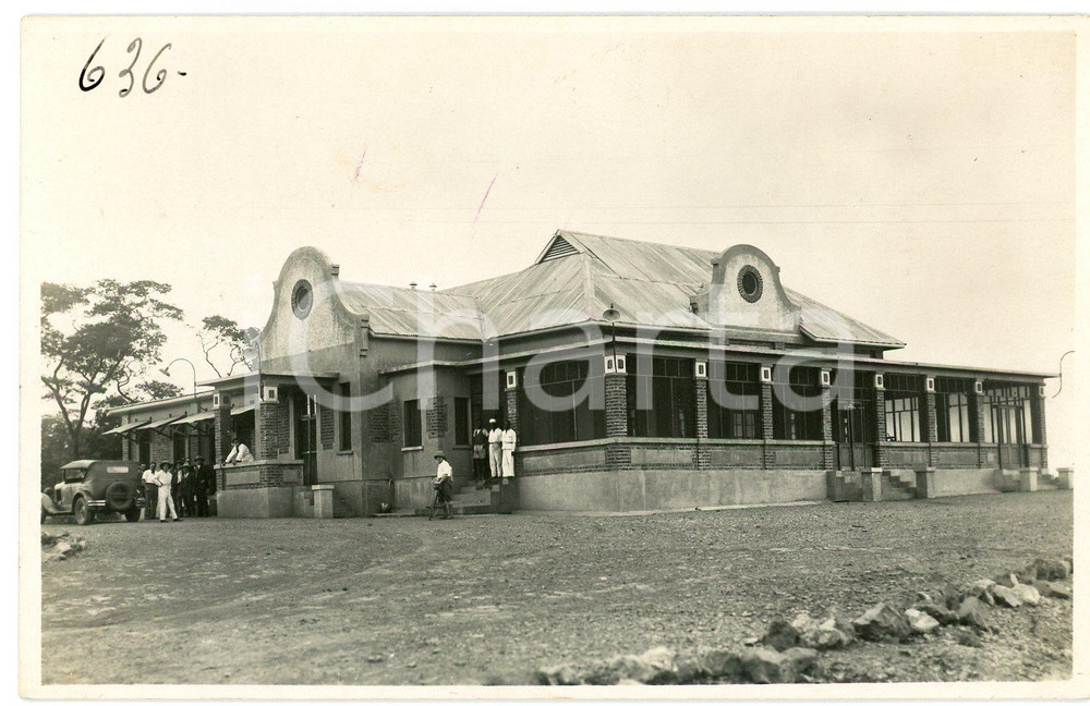 1930 ca CONGO BELGE - KATANGA - PANDA Edifice colonial *Photo L. GABRIEL 636 Fotografia originale d'epoca, in formato cartolina postale.FOTOGRAFO: L&eacute;opold Gabriel  GOOD/buono  Formato: 14x9 cm originale e autentica 1