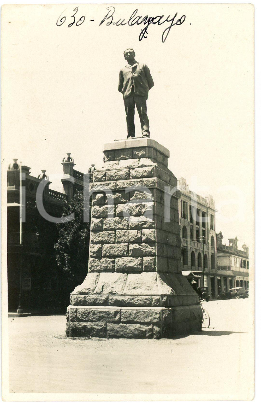 1930 ca AFRICA ZIMBABWE - BULAWAYO - Rhodes Statue *Photo L. GABRIEL 630 Fotografia originale d'epoca, in formato cartolina postale.FOTOGRAFO: L&eacute;opold Gabriel  GOOD/buono  Formato: 9x14 cm originale e autentica 1