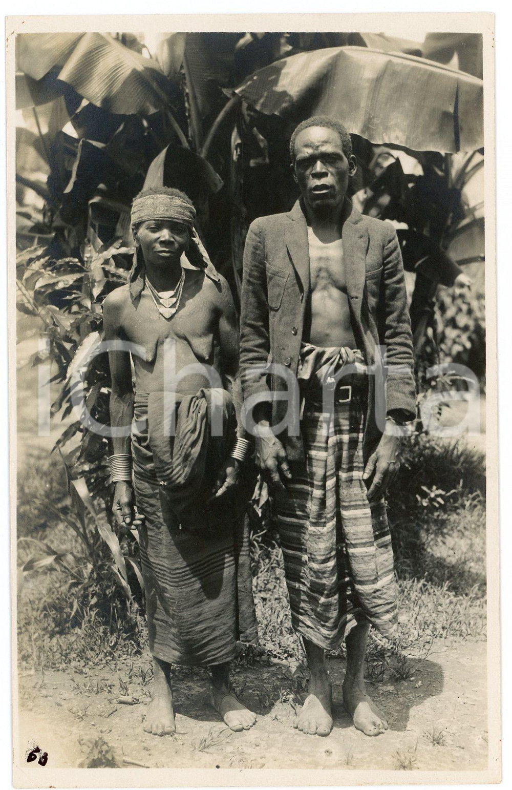 1930 ca CONGO BELGE Portrait de couple - Photo Léopold GABRIEL n° 53 Fotografia originale d'epoca, in formato cartolina postale.FOTOGRAFO: L&eacute;opold Gabriel - Panda - Katanga  GOOD/buono  Formato: 9x14 cm originale e autentica 1