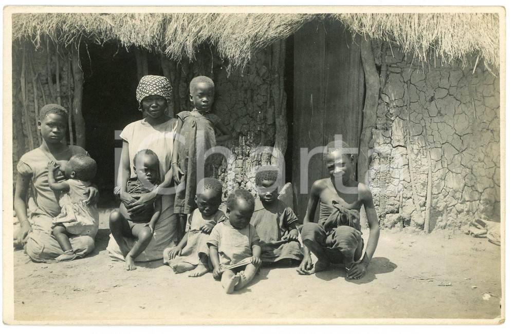 1930 ca CONGO BELGE - Femmes avec leurs enfants - Photo LÃ©opold GABRIEL n°71 Fotografia originale d'epoca, in formato cartolina postale.FOTOGRAFO: L&eacute;opold Gabriel - Panda - Katanga  GOOD/buono  Formato: 14x9 cm originale e autentica 1