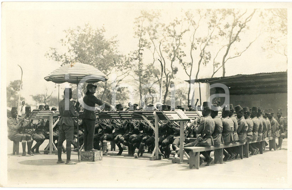 1930 ca CONGO ELISABETHVILLE Concert fanfare coloniale ^Photo L. GABRIEL 13 Fotografia originale d'epoca, in formato cartolina postale.Messaggio manoscritto al verso.FOTOGRAFO: L&eacute;opold Gabriel GOOD/buono  Formato: 14x9 cm originale e autentica 1