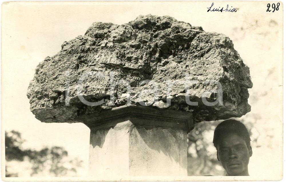 1930 ca CONGO BELGE KATANGA - LUISHIA Minerai exceptionnel *Photo L. GABRIEL 298 Fotografia originale d'epoca, con timbro del fotografo al verso.FOTOGRAFO: L&eacute;opold Gabriel - Panda - Katanga  GOOD/buono ma minimo taglio al lato destro Formato: 14x9 cm originale e autentica 1