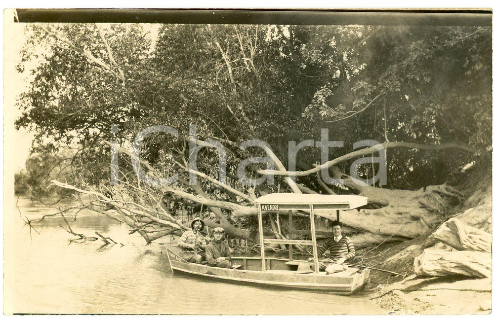 1930 ca CONGO BELGE - Colons dans un bateau de pêche - Photo 14x9 cm Fotografia d'epoca, in formato cartolina postale. GOOD/buono  Formato: 14x9 cm originale e autentica 1