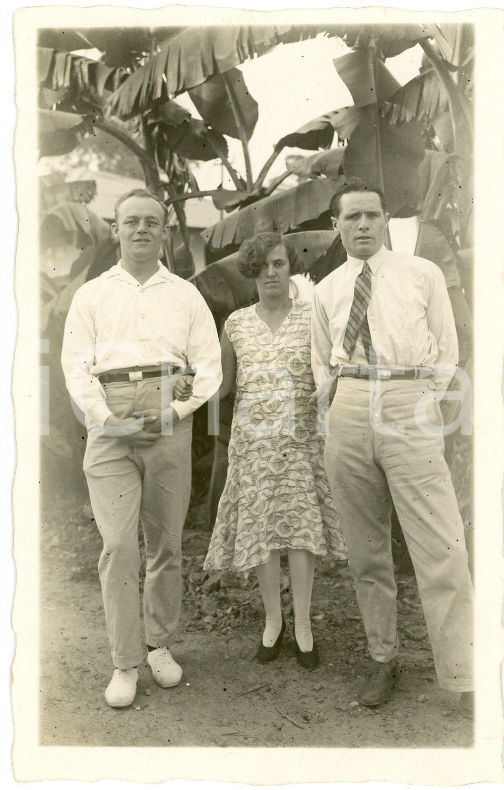 1930 ca CONGO BELGE - Colons - Famille MORSA-HELLA - Photo 9x14 cm Fotografia d'epoca, in formato cartolina postale. GOOD/buono  Formato: 9x14 cm originale e autentica 1