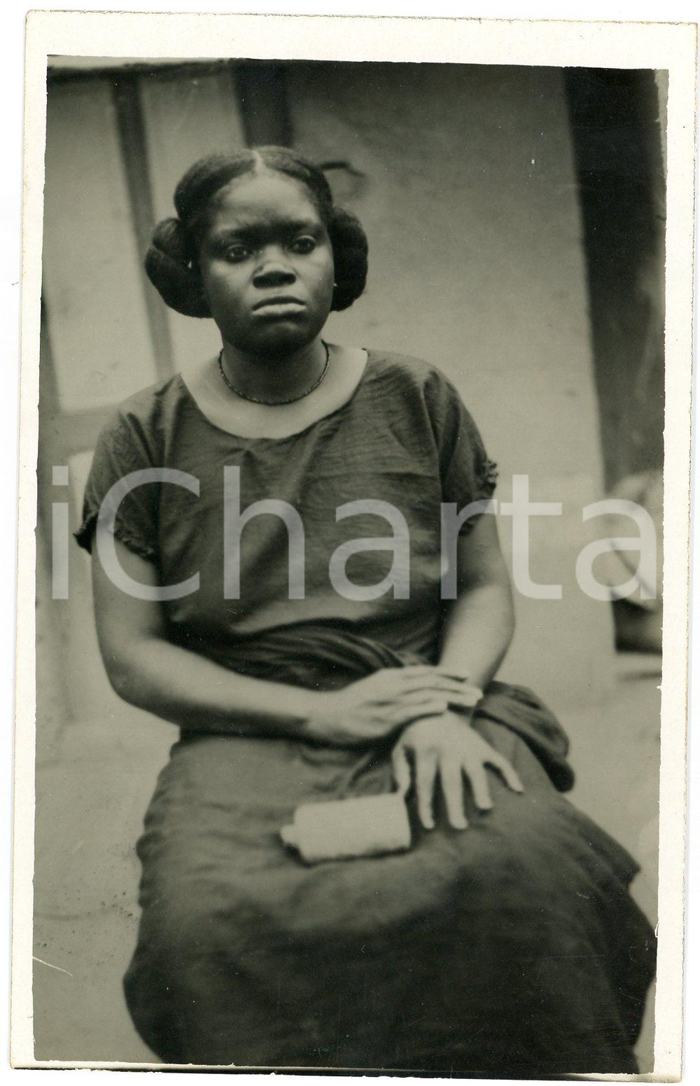 1930 ca CONGO BELGE Femme indigène habillée à l'occidentale - Photo 9x14 cm Fotografia d'epoca, in formato cartolina postale. GOOD/buono  Formato: 9x14 cm originale e autentica 1