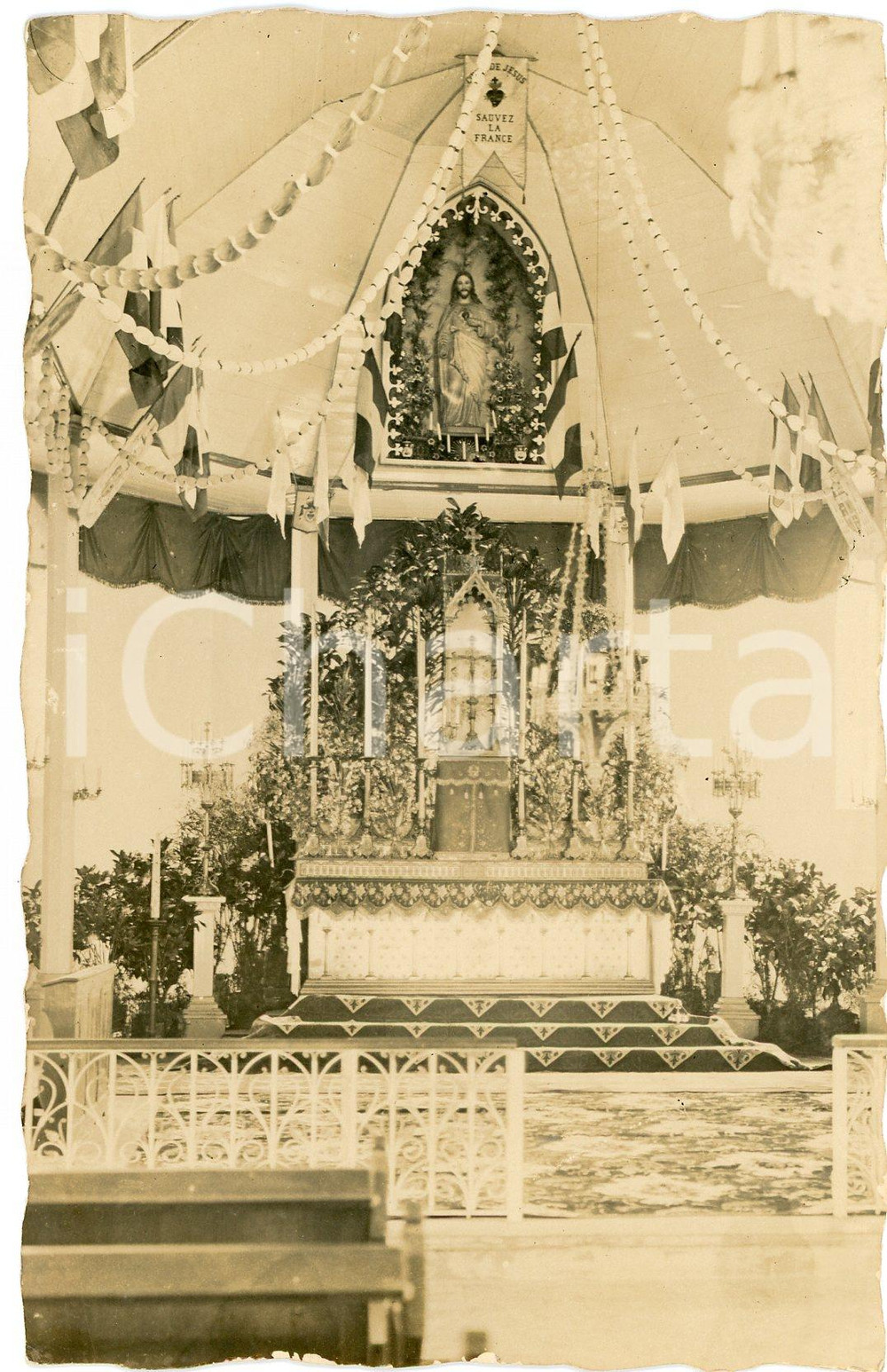1929 BRAZZAVILLE (CONGO BELGE) Autel de l'église *Photo 9x14 cm Fotografia originale d'epoca, in formato cartolina postale.  GOOD/buono  Formato: 9x14 cm originale e autentica 1