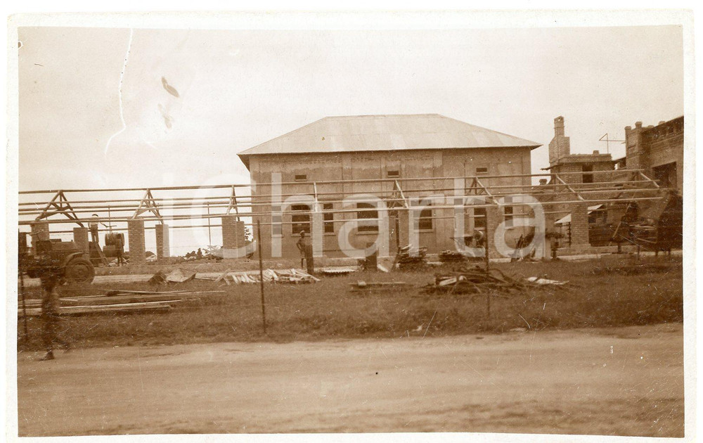 1920 ca CONGO BELGE - KATANGA - Travaux de construction - Photo 14x9 cm Fotografia originale d'epoca, in formato cartolina postale. FAIR/discreto difetti di stampa Formato: 14x9 cm originale e autentica 1