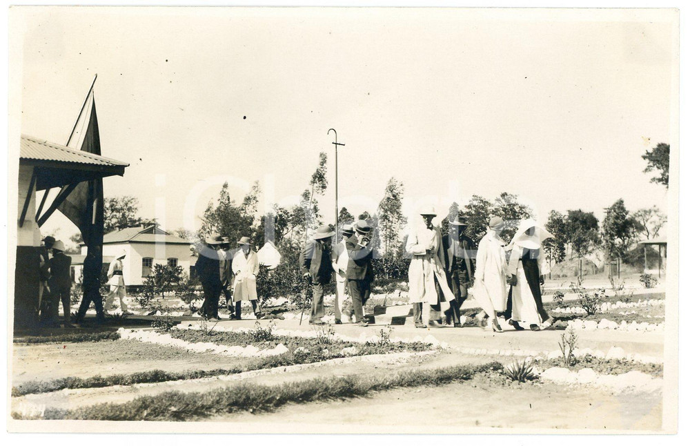 1928 CONGO BELGE Visite Roi Albert Ier Reine Elisabeth - Photo GABRIEL 474 Fotografia originale d'epoca, scattata durante la visita dei sovrani Alberto I ed Elisabetta del Belgio in Congo.FOTOGRAFO: L&eacute;opold Gabriel  GOOD/buono  Formato: 14x9 cm originale e autentica 1