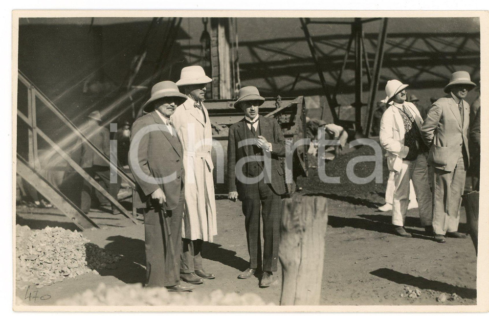 1928 CONGO BELGE Mines KATANGA Visite Roi Albert Ier - Photo GABRIEL 470 Fotografia originale d'epoca, scattata durante la visita dei sovrani Alberto I ed Elisabetta del Belgio in Congo.FOTOGRAFO: L&eacute;opold Gabriel - Panda - Katanga GOOD/buono  Formato: 14x9 cm originale e autentica 1