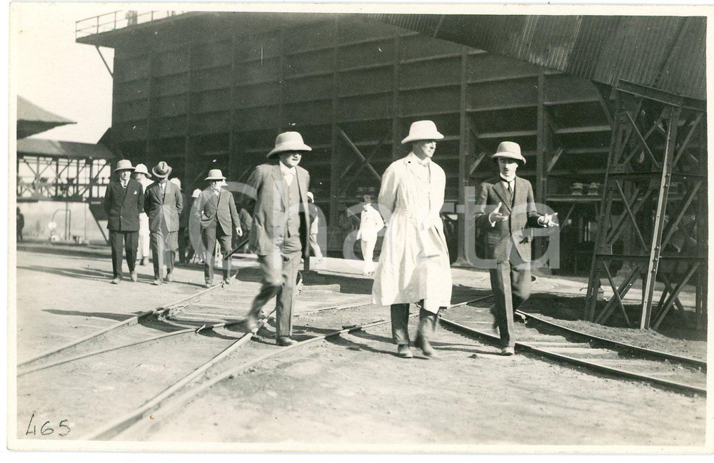 1928 CONGO BELGE Mines KATANGA Visite Roi Albert Ier - Photo GABRIEL 465 Fotografia originale d'epoca, scattata durante la visita dei sovrani Alberto I ed Elisabetta del Belgio in Congo.FOTOGRAFO: L&eacute;opold Gabriel - Panda - Katanga GOOD/buono  Formato: 14x9 cm originale e autentica 1