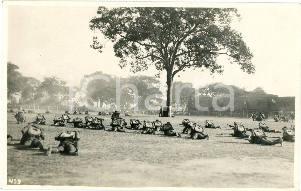 1928 CONGO Visite roi Albert Ier - Démonstration militaire *Photo GABRIEL 439 Fotografia originale d'epoca, scattata durante la visita dei sovrani Alberto I ed Elisabetta del Belgio in Congo.FOTOGRAFO: L&eacute;opold GabrielFORMATO: 14x9 cmCONDIZIONI: G     originale e autentica 1