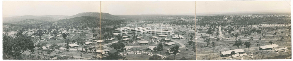 1930 ca CONGO BELGE Mine PANDA - Panorama usines *Photo L. GABRIEL 3 cartes Veduta panoramica composta da 3 fotografie originali in formato cartolina postale.FOTOGRAFO: L&eacute;opold Gabriel - Panda - Katanga  FAIR/discreto lieve impressione; residui cartacei al verso Formato: 14x9 cm (singola) originale e autentica 1