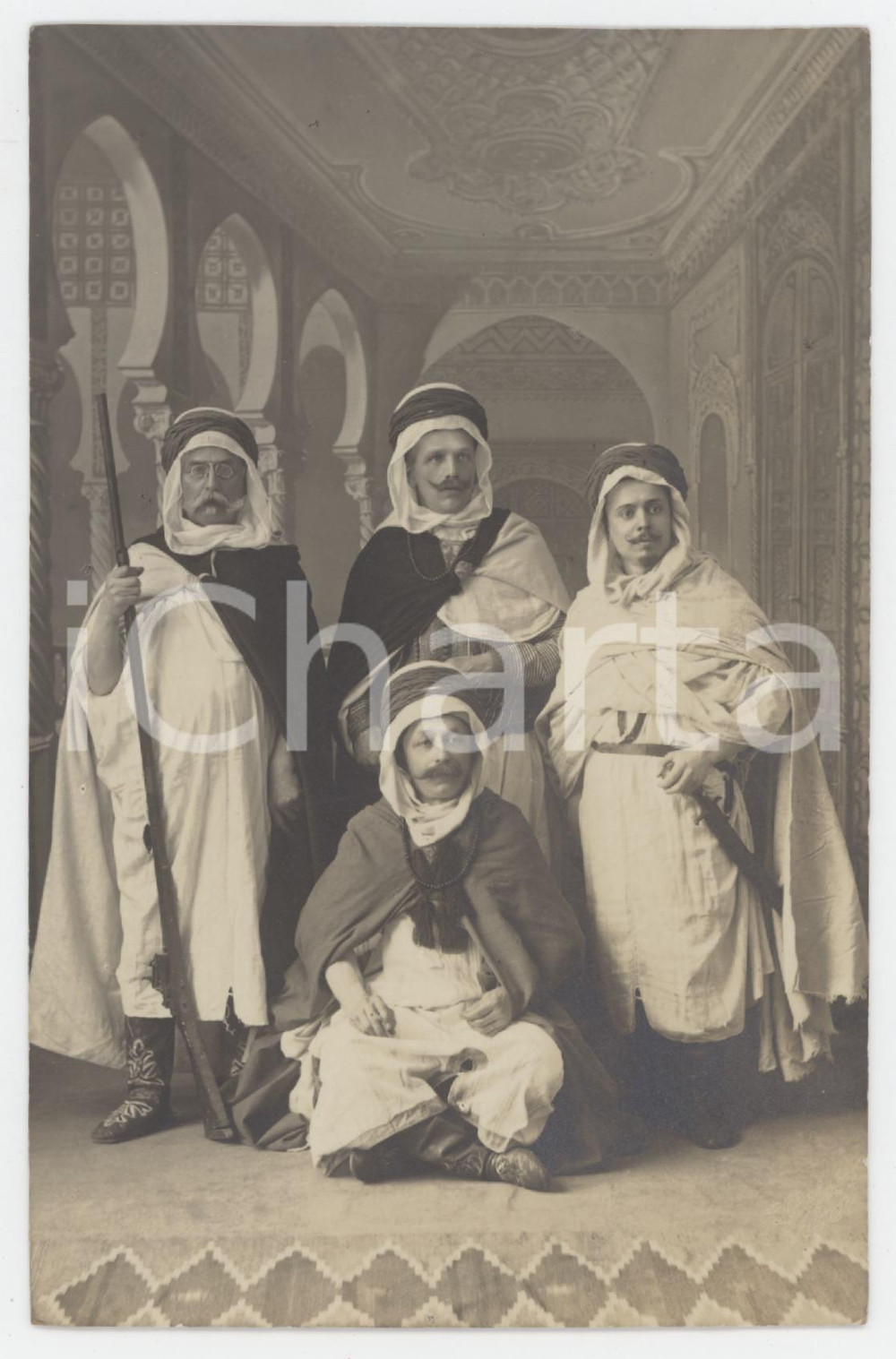1915 ca FRANCE (?) Europei in tradizionale abito arabo *Foto cartolina RPPC  Fotocartolina postale d'epoca, non viaggiata. FAIR/discreto macchie al verso Formato: 9x14 cm originale e autentica 1