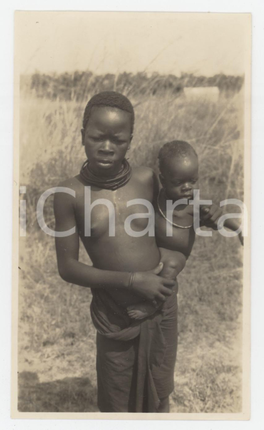 1940 ca CONGO BELGE - AFRIQUE Girl with baby - Photo 6x11 cm Fotografie d'epoca.  GOOD/buono  Formato: 6x11 originale e autentica 1