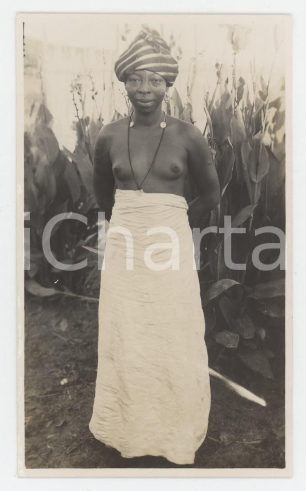 1940 ca CONGO BELGE Nude woman wth skirt and turban NU ETHNIQUE Photo 6x11 cm Fotografie d'epoca.  GOOD/buono  Formato: 6x11 originale e autentica 1