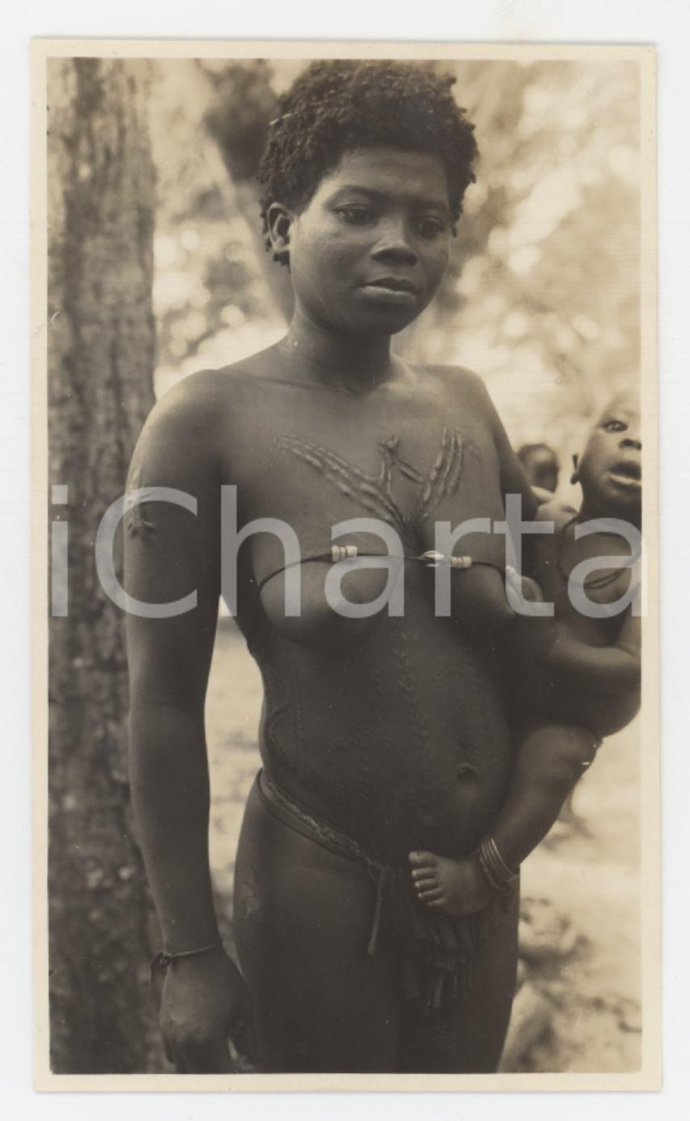1940 ca CONGO BELGE Nude woman with baby - Scarification NU ETHNIQUE Photo 6x11 Fotografie d'epoca.  GOOD/buono  Formato: 6x11 originale e autentica 1