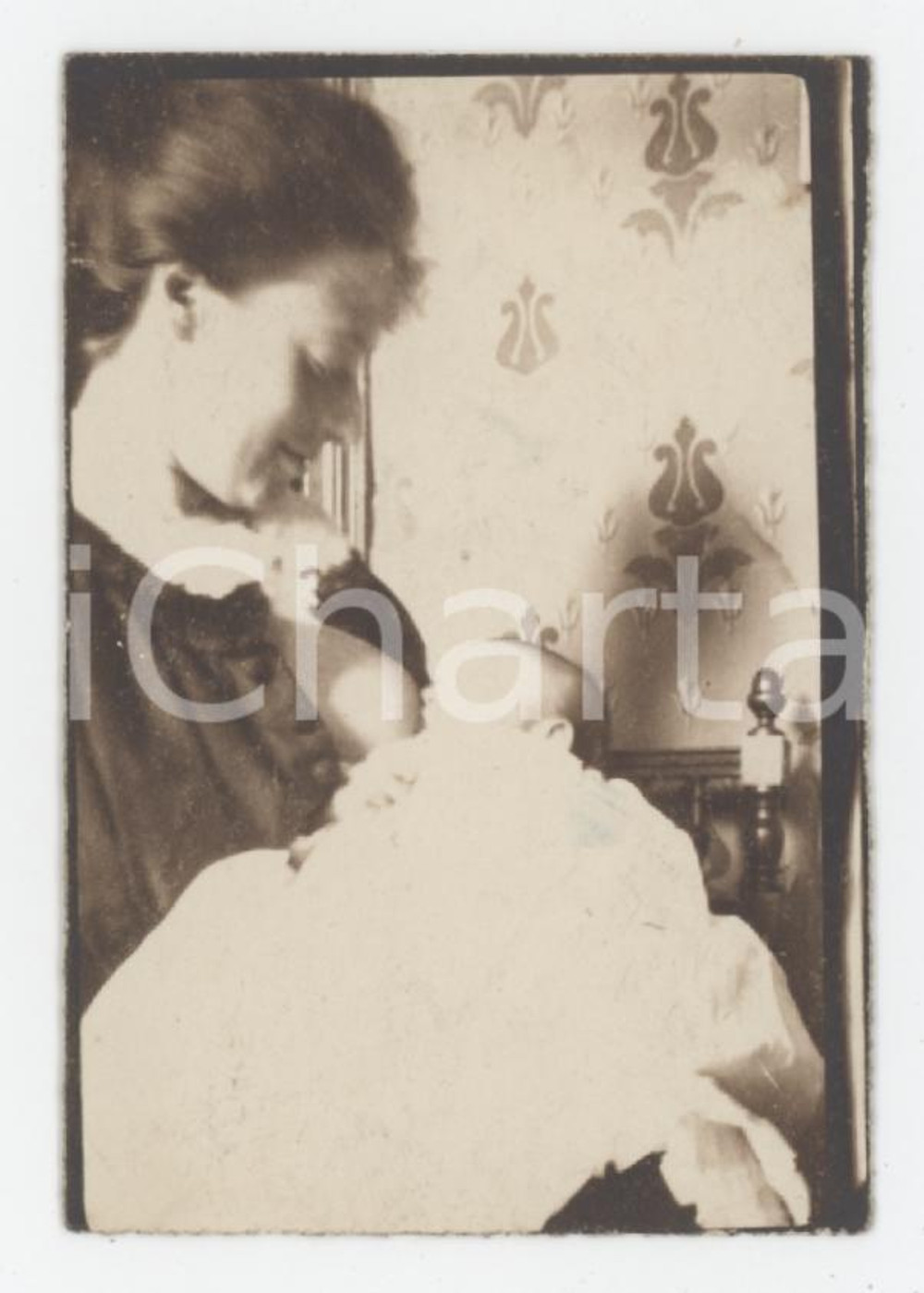 1910 ca COSTUME ITALIA Donna allatta neonato (1) Foto RARA 4,5x6,5 cm Fotografia originale di agenzia, autografata dal calciatore Paul Van Himst.  GOOD/buono  Formato: 4,5x6,5 cm originale e autentica 1