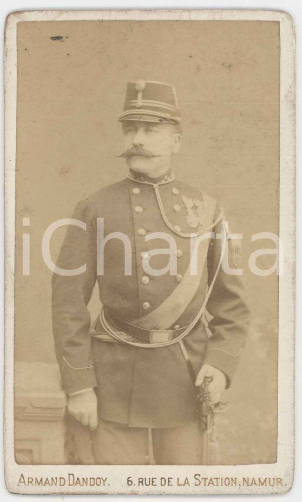 1880 ca NAMUR Homme en tenue militaire - Portrait *Photo Armand DANDOY CDV Fotografia originale d'epoca, su cartoncino rigido. GOOD/buono  Formato: 6x10 cm originale e autentica 1