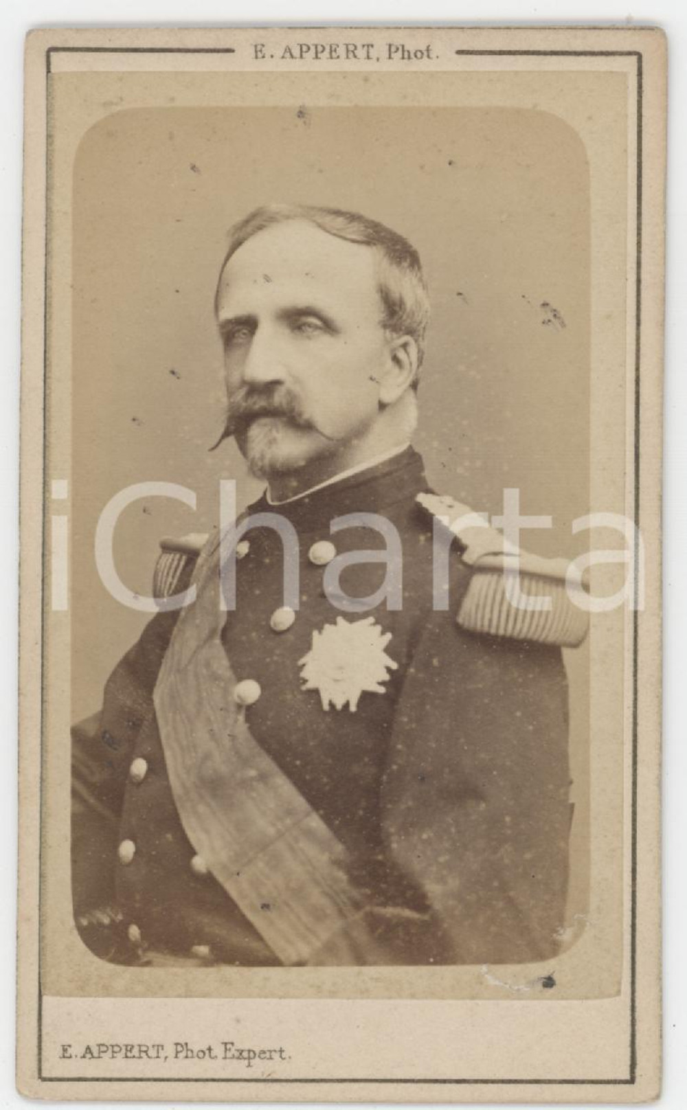 1875 ca FRANCE Eugène APPERT Duc d'AUMALE - Portrait *Photo E. APPERT CDV Fotografia originale d'epoca, stampata all'albumina e montata su cartoncino rigido.FOTOGRAFO: E. Appert - 24, rue Taitbout, Paris FAIR/discreto piccole macchie Formato: 6x10 cm originale e autentica 1
