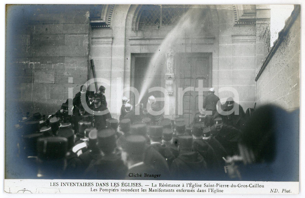 1906 PARIS - QUERELLE DES INVENTAIRES Eglise Saint-Pierre-du-Gros-Caillou (5)  Cartolina d'epoca, non viaggiata. FAIR/discreto Lievi smussature agli angoli Formato: FP originale e autentica 1