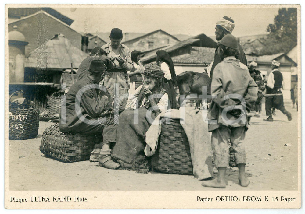 1930 ca SARAJEVO (BOSNIA) Marketplace scene - Old postcard RPPC 14x9 cm  Fotografia seriale d'epoca, in formato cartolina postale, priva di stampa al verso.CONDIZIONI: GFORMATO: FP    originale e autentica 1