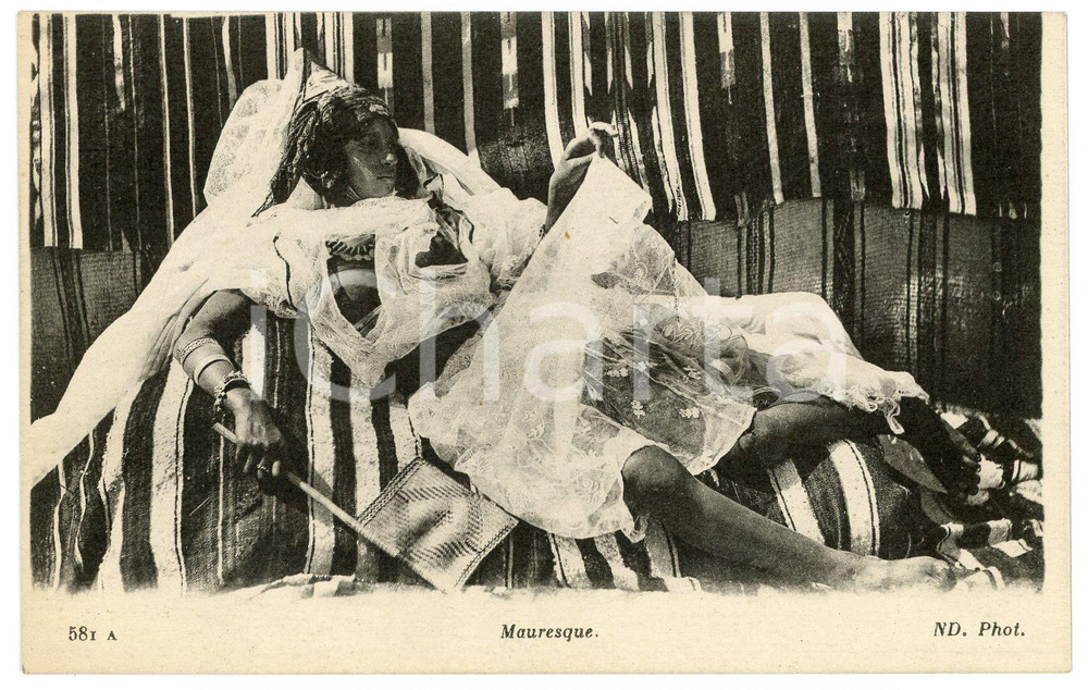 1910 ca ETHNIC NUDE ARAB Mauresque - Woman lying - Postcard risque  Cartolina postale d'epoca, non viaggiata.CONDIZIONI: GFORMATO: FP    originale e autentica 1
