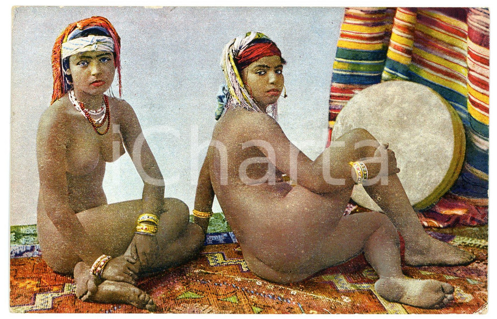 1943 AFRIQUE DU NORD - ETHNIC NUDE - Femmes Arabes avant leur bain - Postcard  Cartolina postale d'epoca, viaggiata.CONDIZIONI: G (minima smussatura angolare)FORMATO: FP    originale e autentica 1