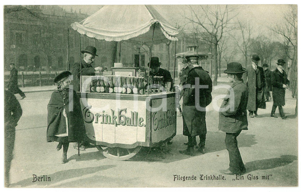 1920 ca BERLIN Fliegende Trinkhalle EIN GLAS MIT - Kiosk - Postcard FP NV  Cartolina postale d'epoca, non viaggiata.CONDIZIONI: GOODFORMATO: FP    originale e autentica 1
