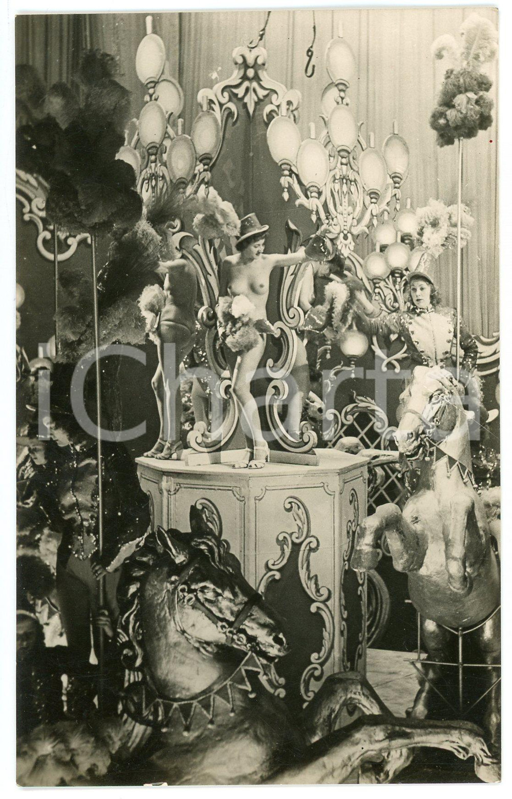 1950 ca VINTAGE EROTIC PARIS Folies Bergère - Nude dancers (3) Photo 9x14 cm  Fotografia seriale d'epoca.CONDIZIONI: GFORMATO: 9x14 cm    originale e autentica 1