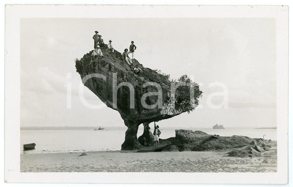 1910 ca FRANCE (?) Tourists at Elephant Rock - Postcard FP NV  Cartolina postale d'epoca, non viaggiata.CONDIZIONI: FAIRFORMATO: FP    originale e autentica 1